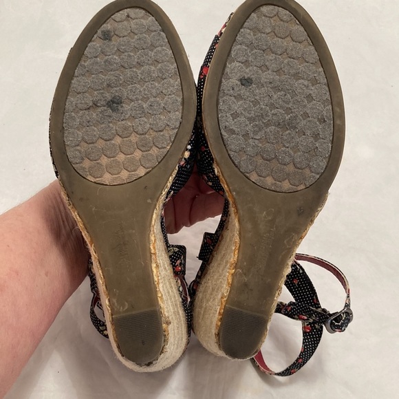 CLIFFS Sandals by White Mountain - Picture 12 of 13